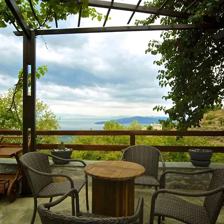 Great Stone House 2 Bedrooms Sea View فيلة