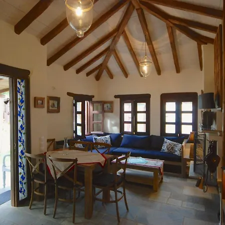 Great Stone House 2 Bedrooms Sea View * بيليون